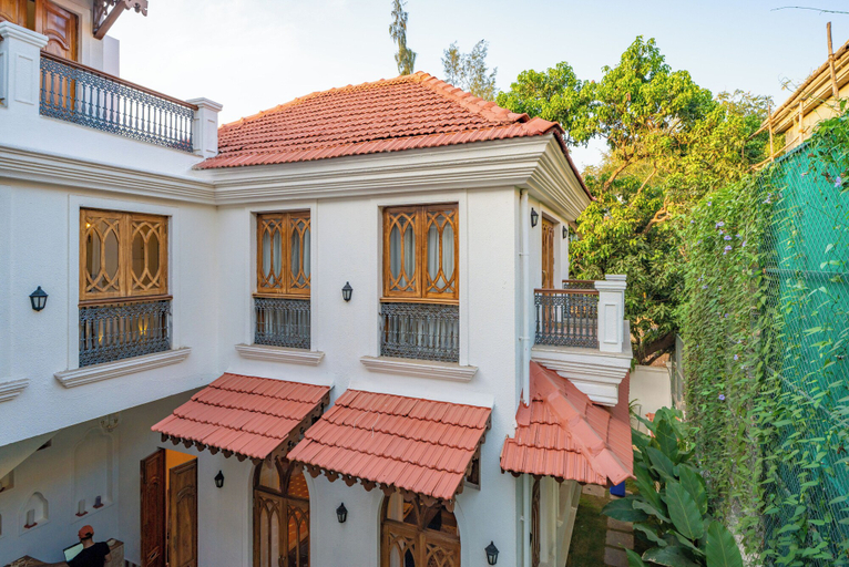 Indoor/outdoor pool, Elivaas Samukha, North Goa
