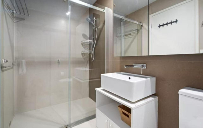 Bathroom 5, Melbourne SkyHigh Apartments, Melbourne