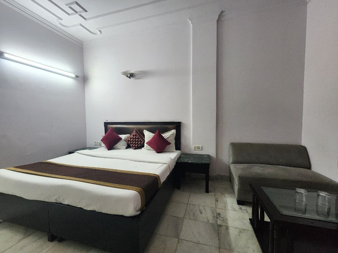 Room 4, Hotel Grand Central Near Karolbagh Metro, Delhi