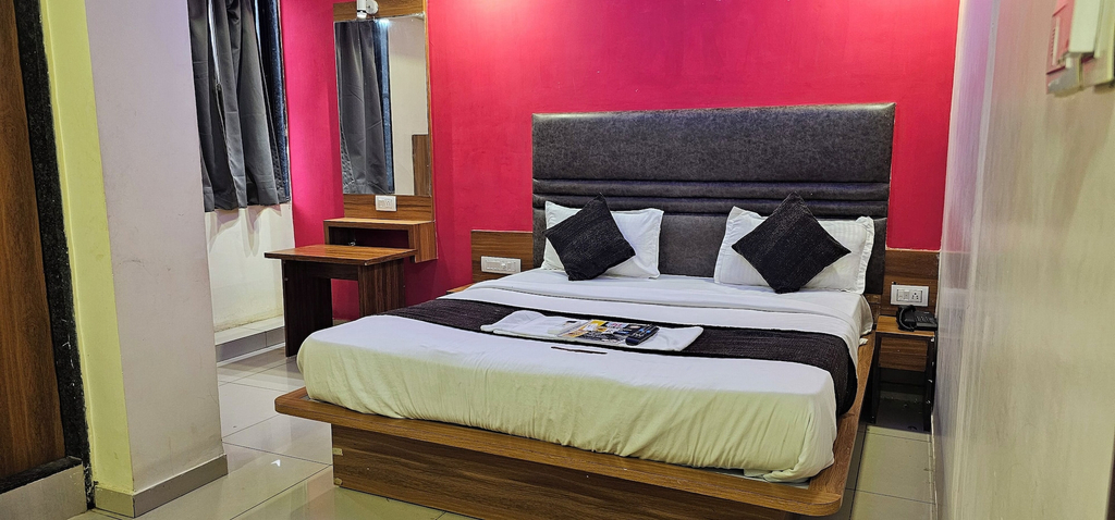 Room 2, Hotel Aaryodaya, Ahmadabad