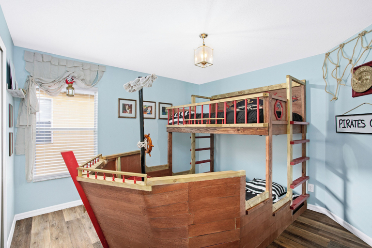 Room 5, Dazzling 7BR Villa with Pool & Game Room, Osceola
