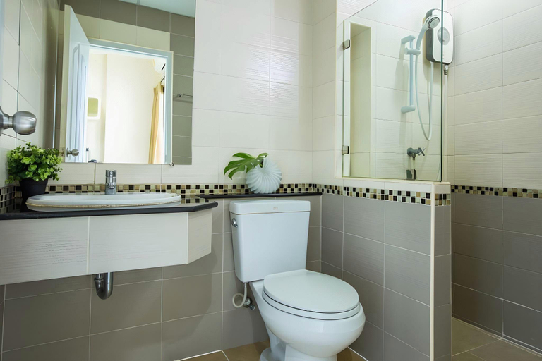 Bathroom 4, Central Place Serviced Apartment, Muang Chon Buri