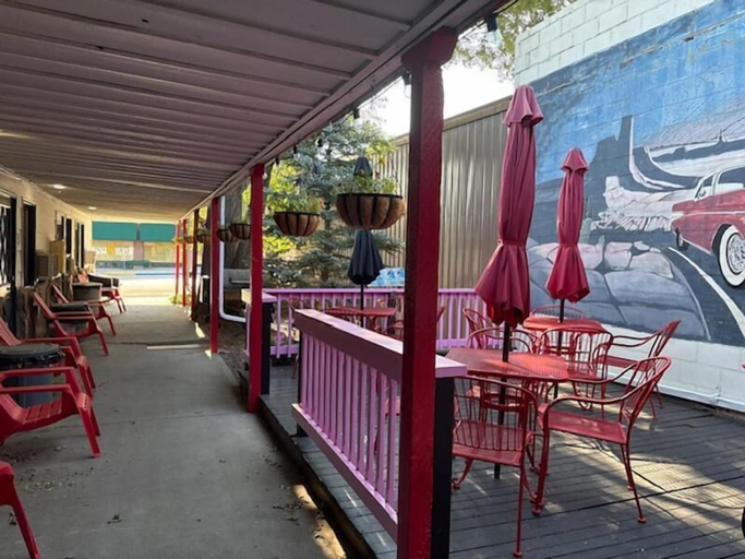 Exterior, Bobbi's Classic Motel, Converse