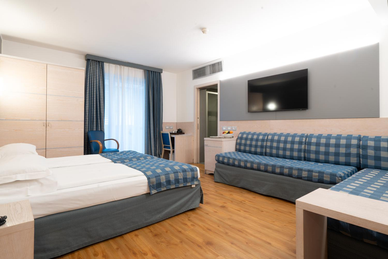 Bedroom 3, Caravel Bike Hotel, Trento