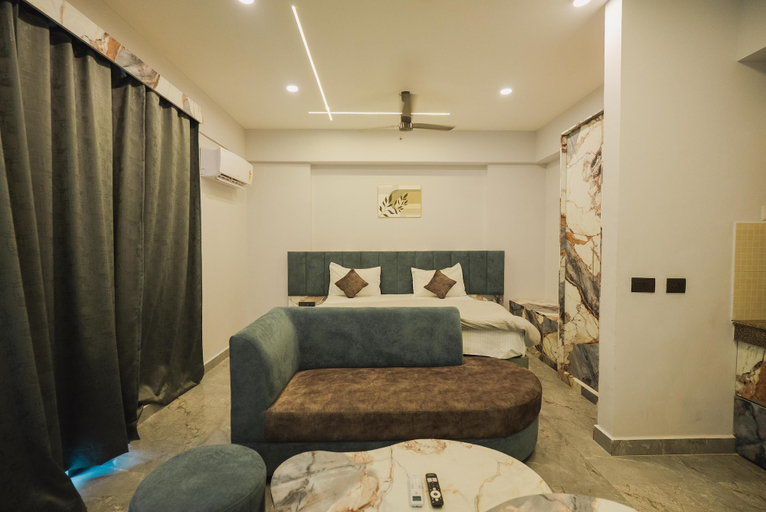 Room 5, Paradise Inn Vibhuti Khand Gomti Nagar, Lucknow