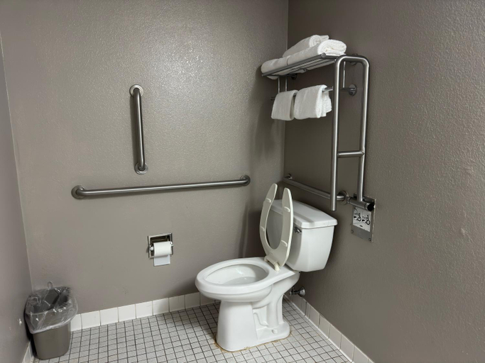Bathroom 4, Motel 6 Enfield, CT - Hartford, Hartford