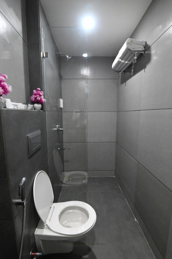 Bathroom 3, Carry Hotel Indore, Indore