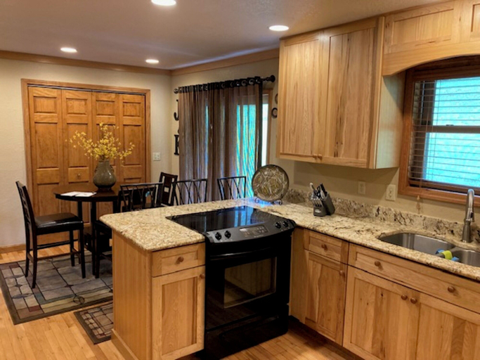 Private kitchen 4, Shuler Farm, Graham