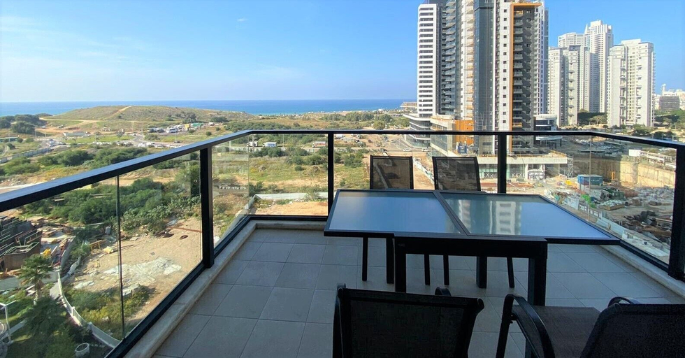 Others 3, Cool & Urban Apt Luxury Tower Sea View