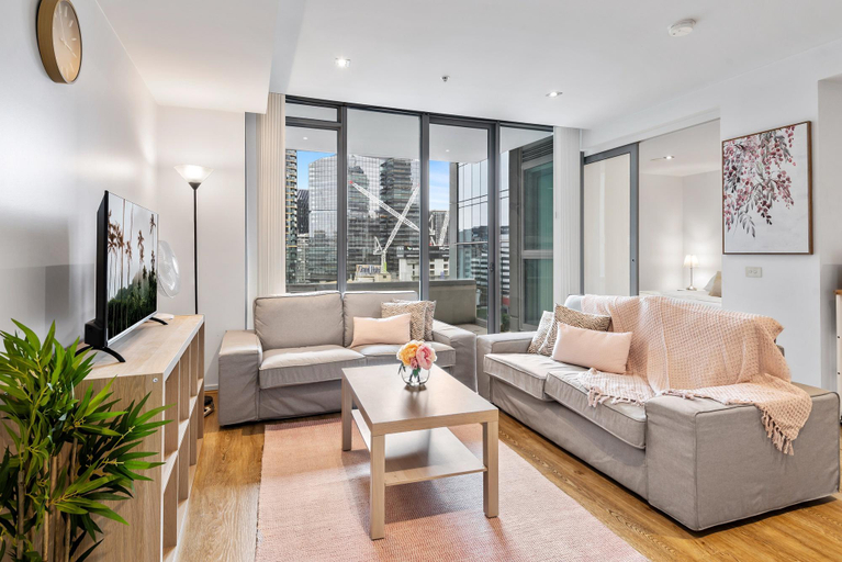 Others 4, Central 2-Bed Apartment with Parking, Pool and Gym, Melbourne
