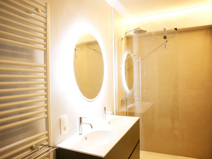Bathroom, Apartment in Nieuwpoort near the Beach, West-Vlaanderen