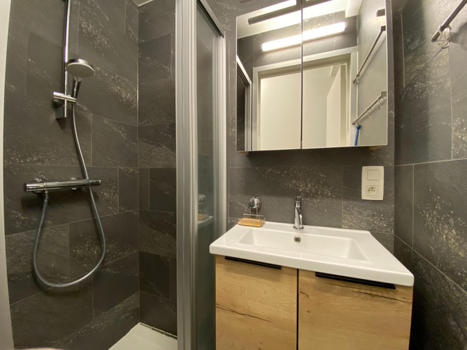 Bathroom, Apartment in Nieuwpoort near the Beach, West-Vlaanderen