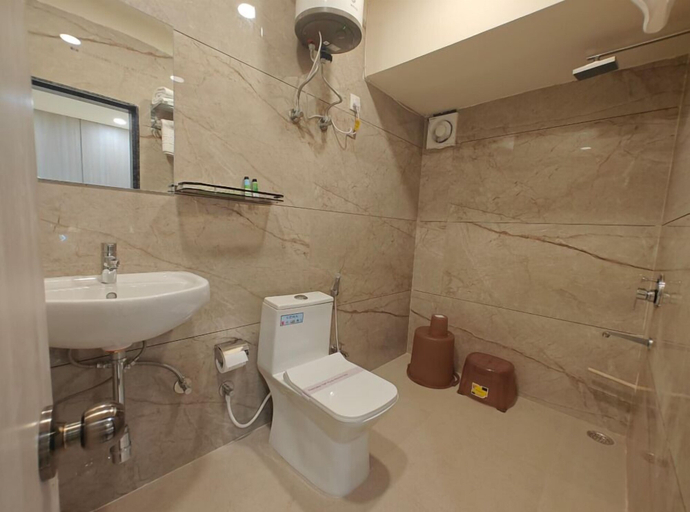 Bathroom, The Denary Suites, Bhopal