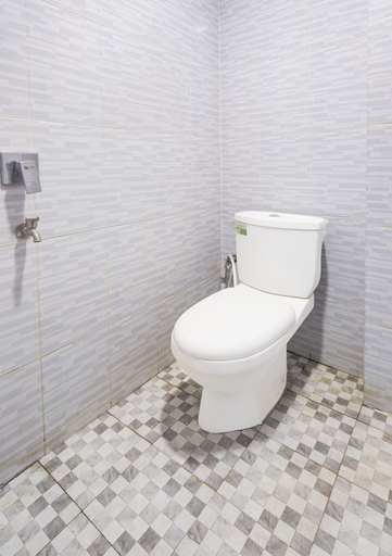 Bathroom 3, OYO 94774 Mulia House, Makassar