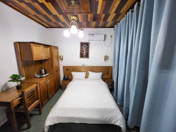 Room 4, Justina Guest House Hotel, Wouri