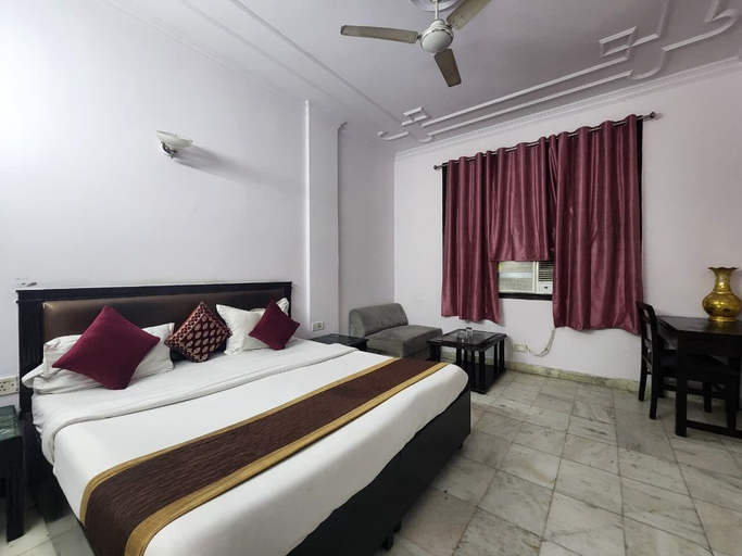 Room 5, Hotel Grand Central Near Karolbagh Metro, Delhi