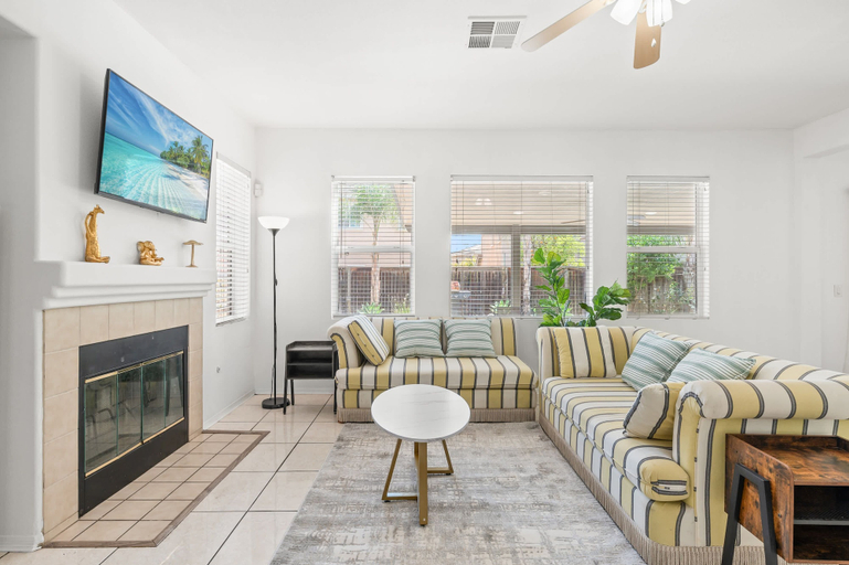 Room 4, Bright Airy 5B Home Workspace Outdoor Lounge, Riverside