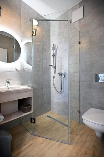 Bathroom 3, Merlot Hotel, Eger