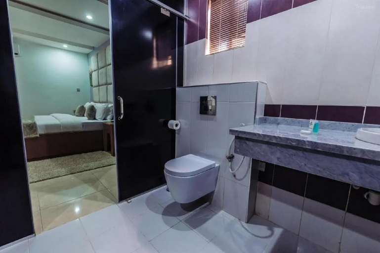 Bathroom, Oak Ultimate Place, AbujaMun