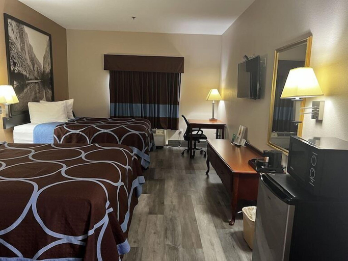 Room 4, Hotel Piney Woods, Walker