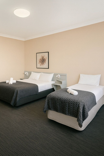 Bedroom 5, Banksia Motel Bass Hill, Sydney