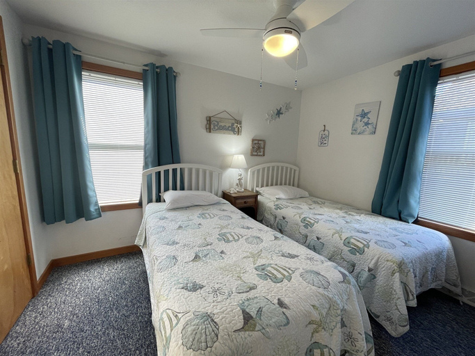Room 4, Chasing Sunsets 4 Bedroom Cottage, Dare