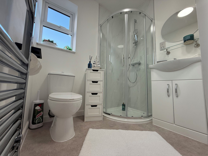 Bathroom 3, FC Platinum Accommodation LTD, Hertfordshire