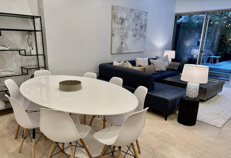 Room 2, Private Beautiful Townhome w Zen Garden, New York