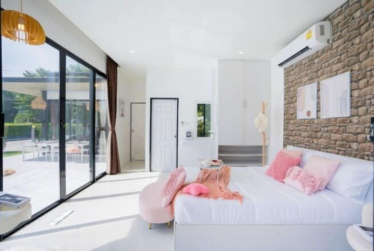 Room 2, Chloe Pool Villa, Pattaya
