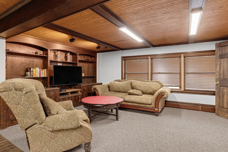 Living area 4, Sidney Lodging 3 Bedroom Home, Delaware