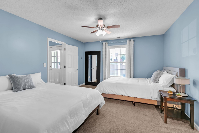 Room 4, Modern 6br Haven W/ Playroom, Gym & Deck! 6 Bedroom Home, Bartow
