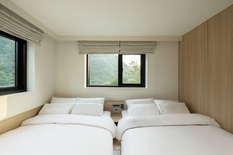 Room 3, Hotel Rivmont Danyang by AANK, Yeongwol