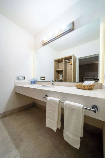 Bathroom 4, Rincon Del Montero, Parras