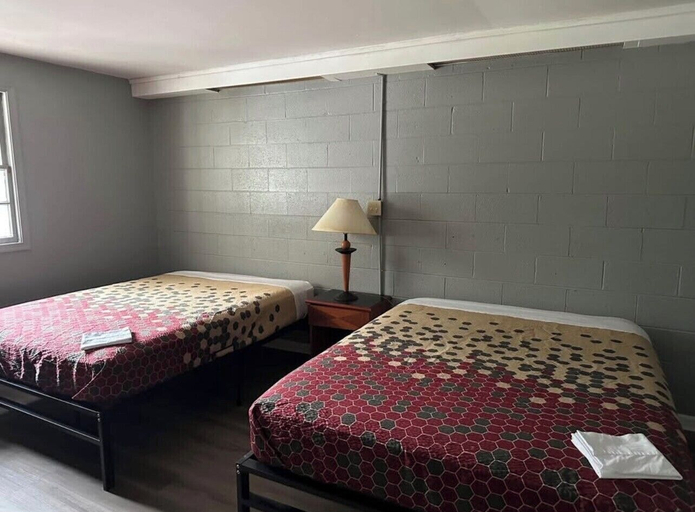 Room 4, Paradise Suites, Newport News