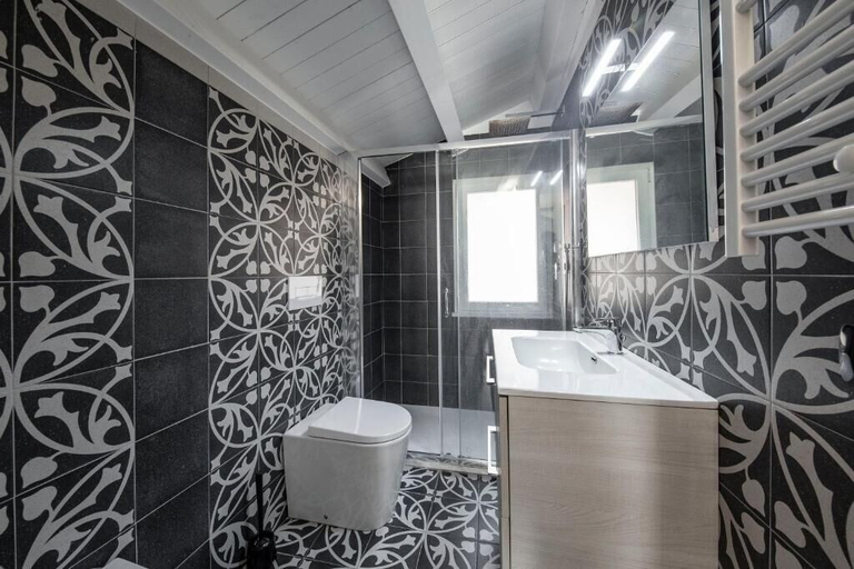Bathroom 3, Pietranera Home, Catania