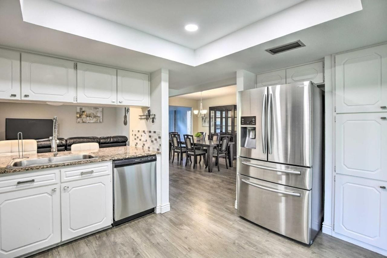 Interior 4, Texas - Justin 7 4 Bedroom Home, Dallas