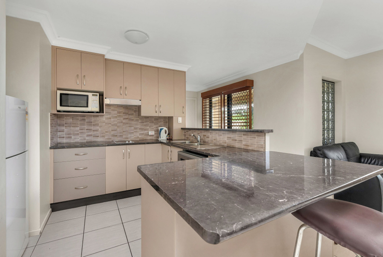Private kitchen 3, Western Gateway Motel and Apartments, Emerald