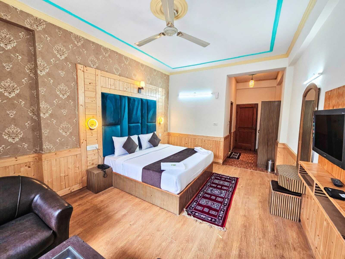 Others 5, Hotel Day Night, Kullu