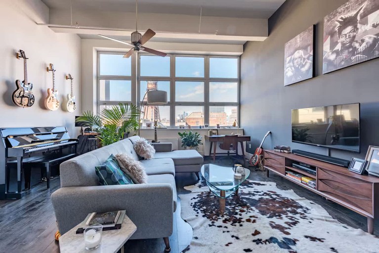 Room 3, Berry Loft by Rove Loft w Shared Gym Rooftop, New York