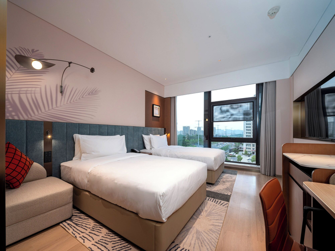 Bedroom 3, Hilton Garden Inn Xinyang East Railway Station, Xinyang