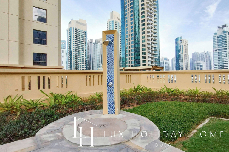 Outdoor pool 3, LUX The Murjan Sea View Suite 2, Dubai