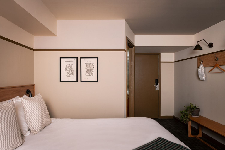 Bedroom 2, THE HIDE, Derbyshire