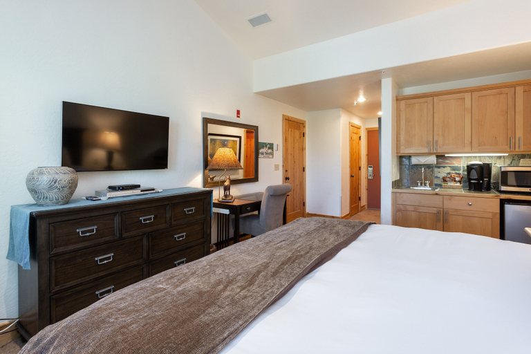 Room 3, The Lodges at Deer Valley Hotel Room, Summit