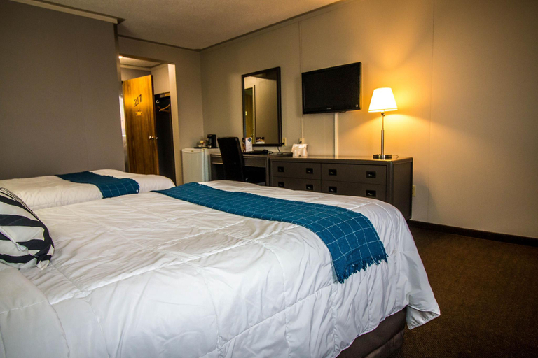 Bedroom 2, Companion Hotel Motel, Cochrane