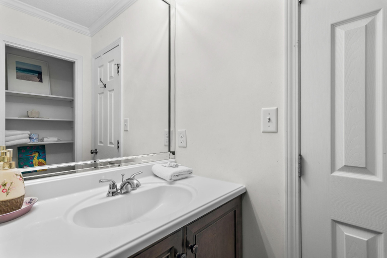 Bathroom 4, Summer Haven A, Walton
