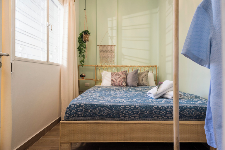 Room 4, Boho-Chic Cozy 2BR - Apt & Balcony in Mar Mikhael, Beirut