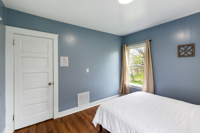 Room 4, Comfy 3br Flat Close To The Falls 3 Bedroom Apts, Niagara