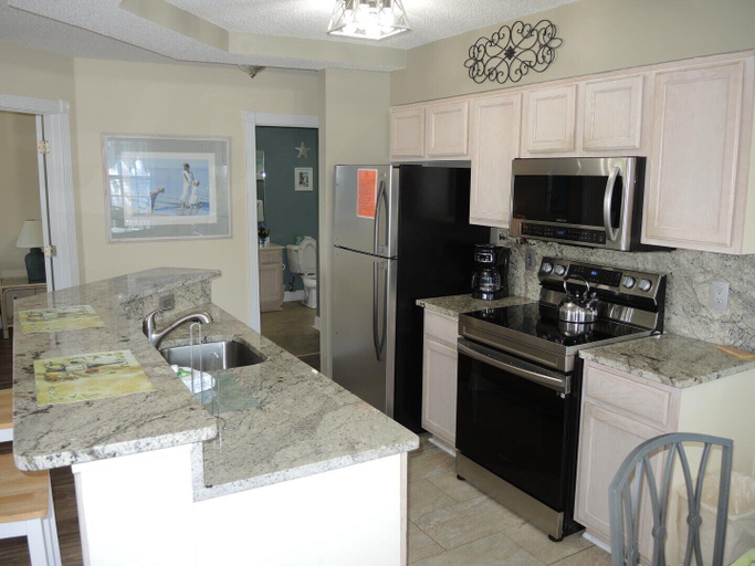 Private kitchen 2, 507 2 Bedroom Villa by RedAwning, Brunswick