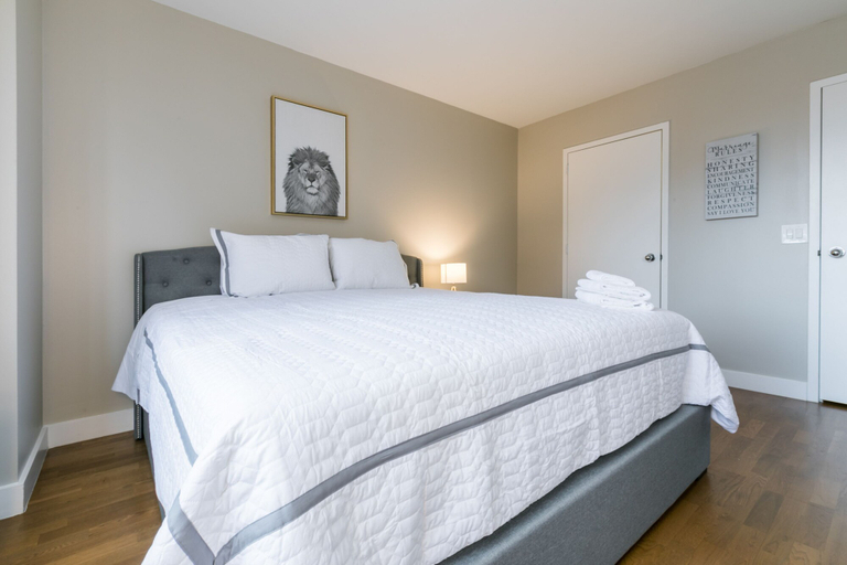 Room 4, Finest Luxury 1 Bedroom Apartment, New York