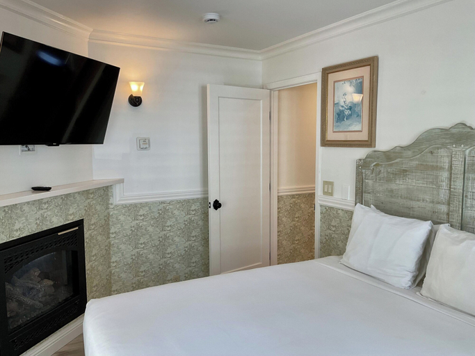 Bedroom 2, Carmel Green Lantern Inn, Monterey
